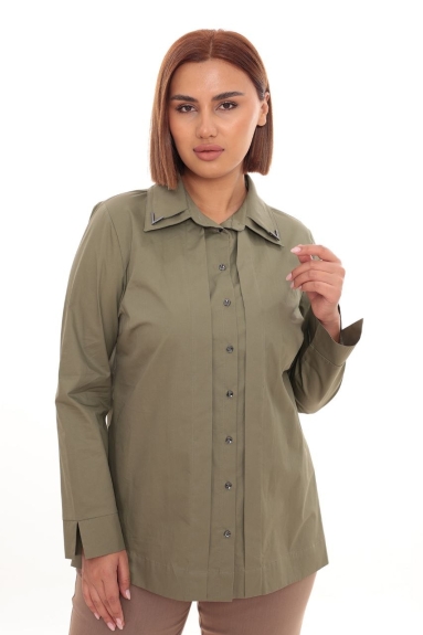  This plus size womens shirt features an elegant and stylish design in khaki color. It is available in sizes 44, 46, and 48. The fabric content is 80% cotton, 15% elastane, and 5% lycra. This blend ensures the garment is comfortable and flexible. The front of the shirt has button details. With its long sleeves and classic collar, it is suitable for both daily wear and special occasions.