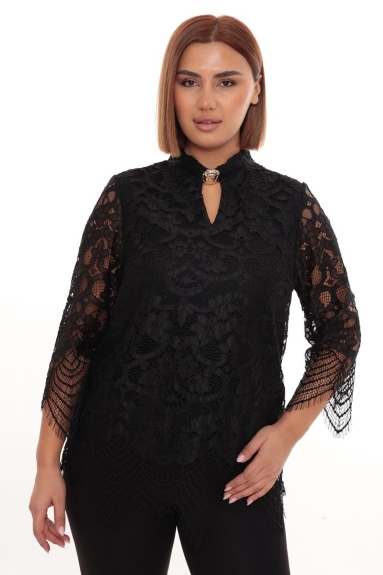  This plus-size black womens blouse combines elegance and comfort. Made from a fabric blend of 45% Nylon, 50% Cotton, and 5% Elastane. Available in sizes 42, 44, 46, and 48. The lace details and sleeve length make it suitable for all seasons.