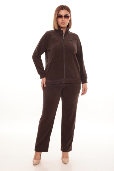  This product is designed as a plus-size womens two-piece set in brown color. The set features a front zipper closure for convenience. The top part offers long sleeves and the bottom part has an elastic waistband for comfort. The full fabric content is 100% polyester, ensuring durability and ease of use. Available size options are 42, 44, and 46. The product combines comfort and elegance.